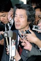 Koizumi leads in LDP primaries voting